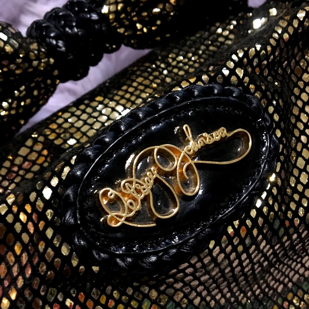 Betsey Johnson vintage gold bag! 💛 - Picture 4 of 8